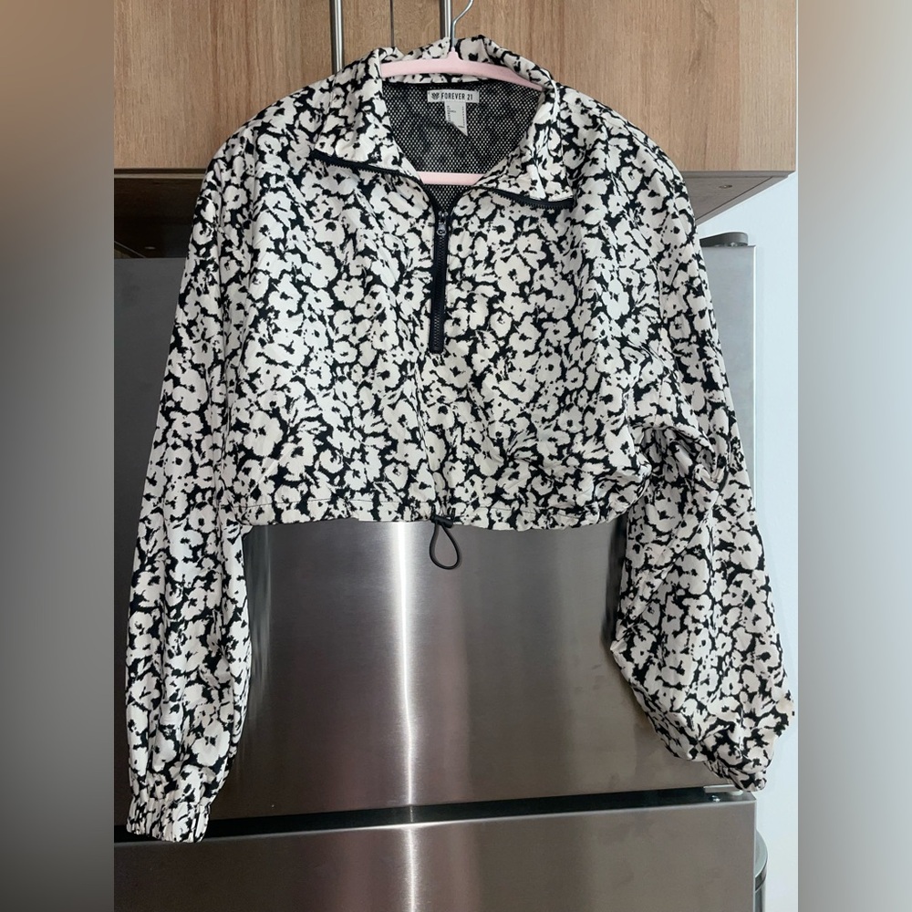 Forever 21 Black and White Floral Zip Cropped Pullover
